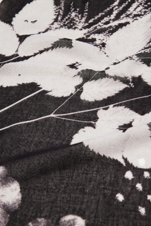 Women DesigualPhotographic rectangular foulard Accessory 68X2401428